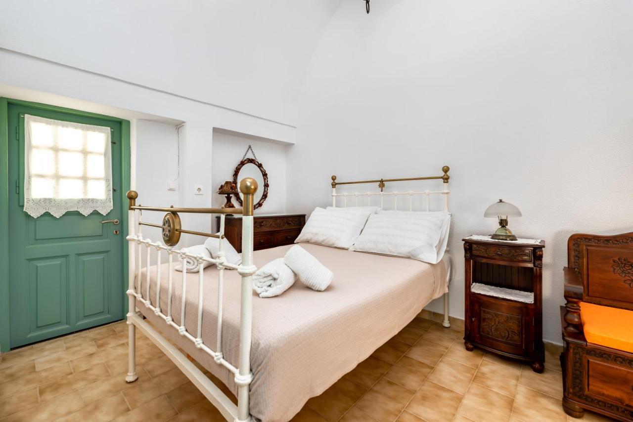 Authentic Santorinian Home Experience Fira  Exterior foto
