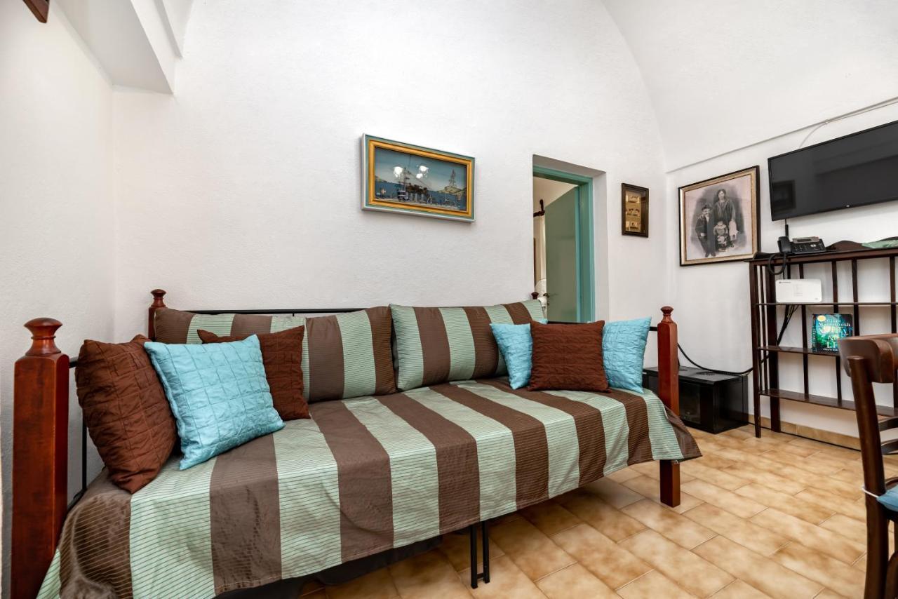 Authentic Santorinian Home Experience Fira  Exterior foto